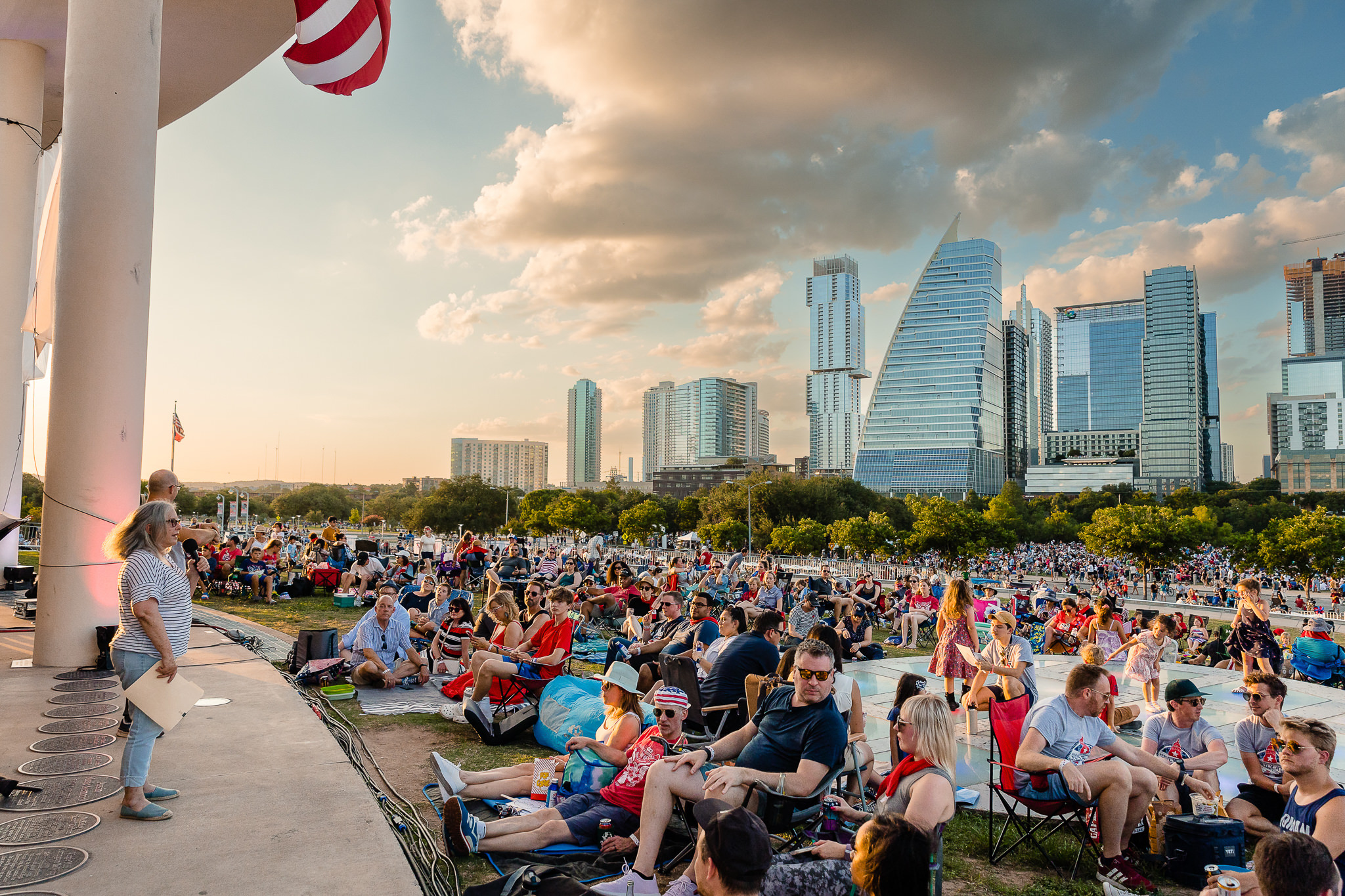 crowd watched austin symphony orchestra perform fourth of july show